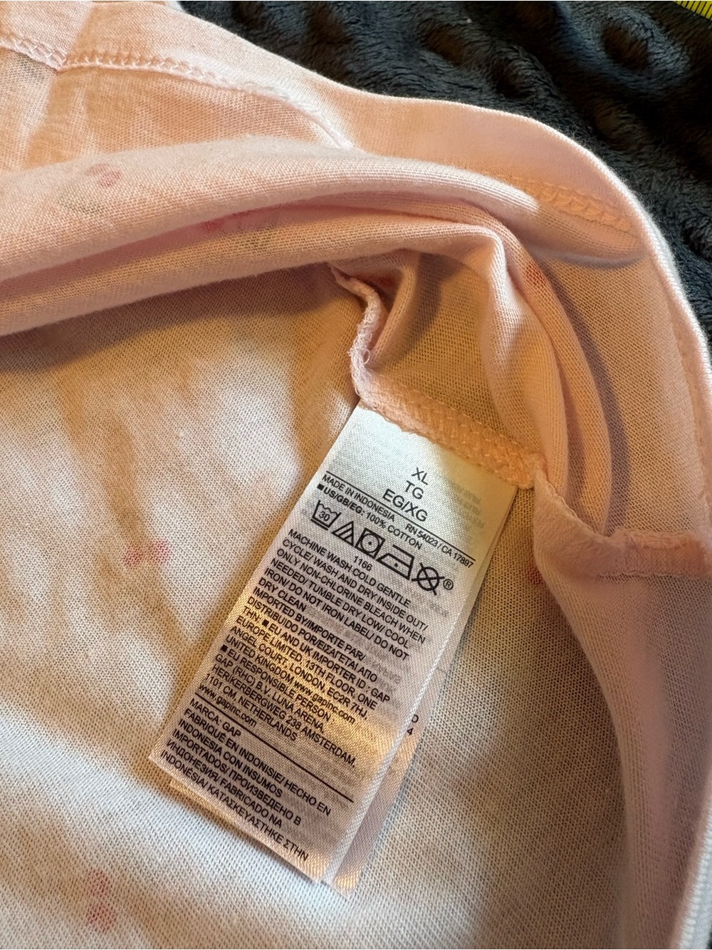 Two Gap Favorite V-Neck T-Shirts - Picture 3 of 5